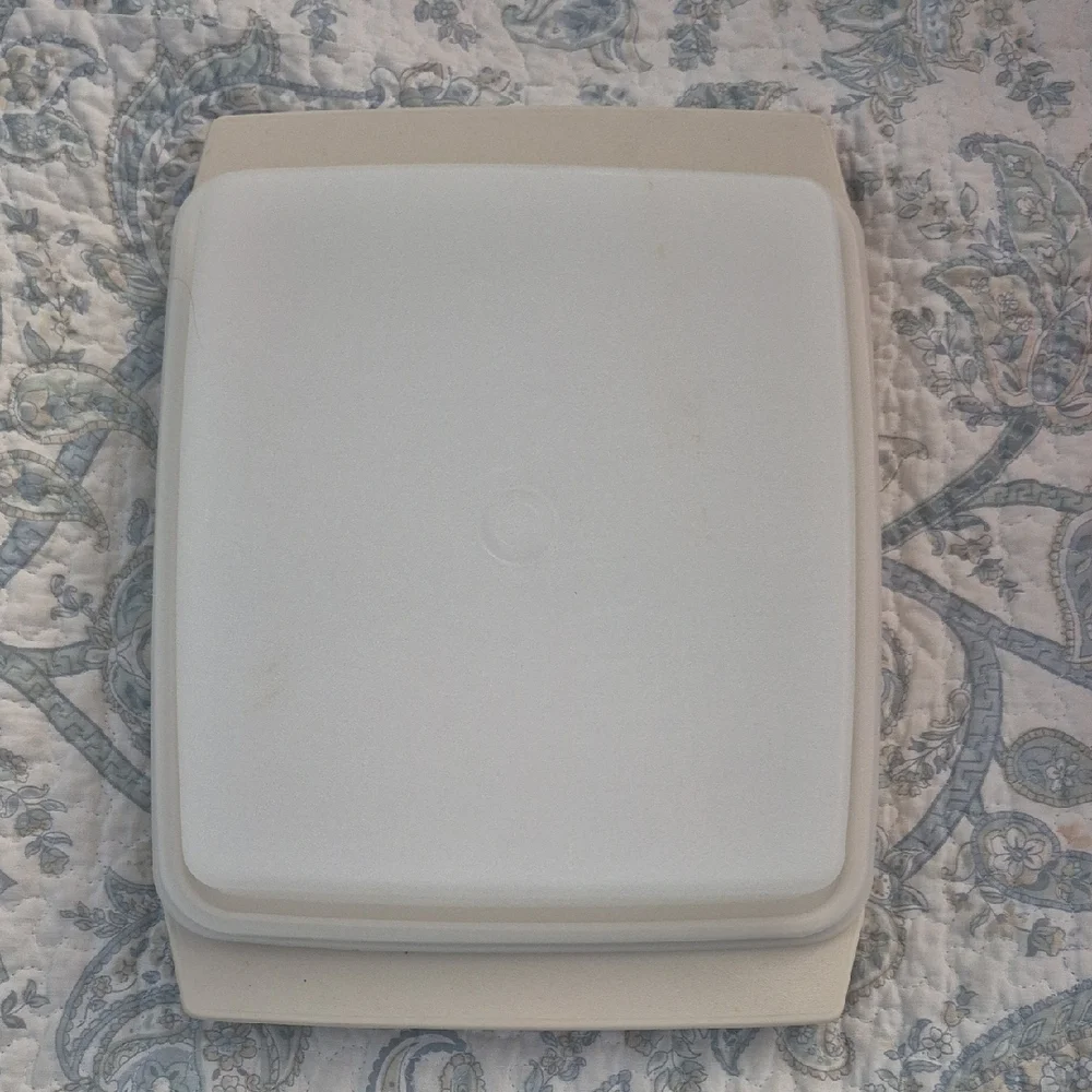 Tupperware Egg Holder Very Nice Condition, Clean. Vintage. Cream Color.